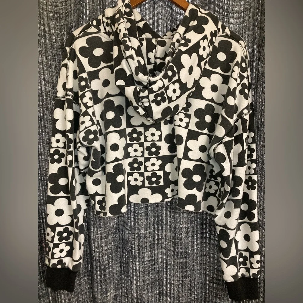 Black and White Cropped floral hoodie. - Picture 4 of 8